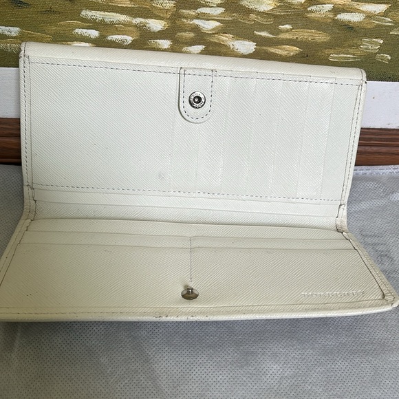 BURBERRY white wallet in good condition. Peeling on the edges. See photos. - Picture 3 of 9